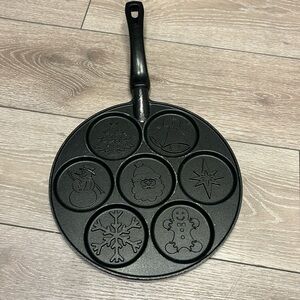 Nordic Ware Christmas pancake pan